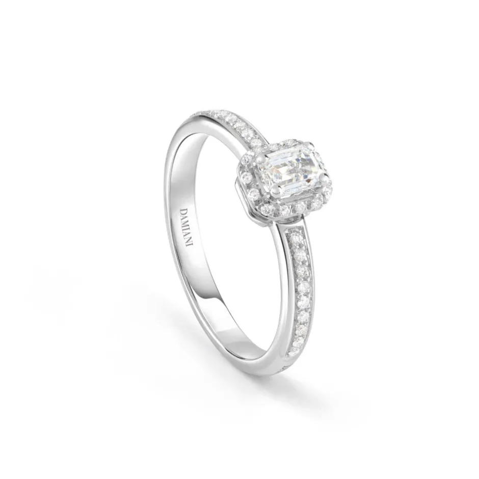 Damiani Anelli Di Fidanzamento | Anelli>Anello di fidanzamento in oro bianco con diamante taglio smeraldo